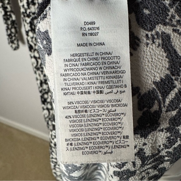 Boden Crew Neck Midi Tea Dress Long Sleeve Black Bloom Floral Size 2R Abstract - Picture 8 of 9